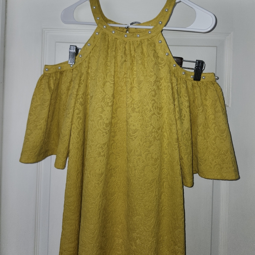 Annabelle Golden Yellow Hue Womens Open Shoulder Dress